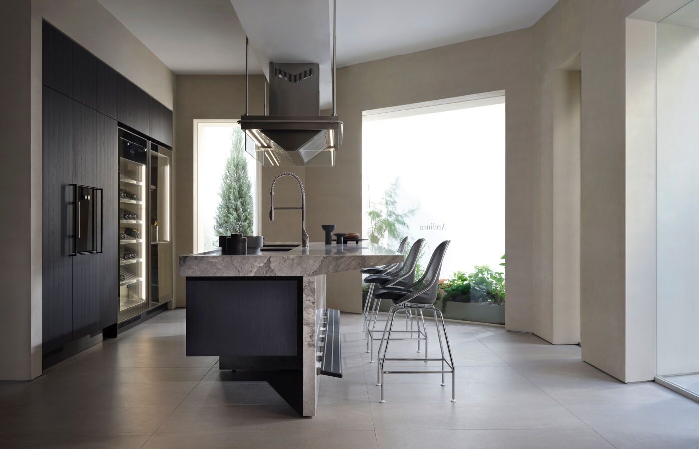 the Lignum et Lapis island with Grigio Versilys marble worktop inspires thoughts of hosting intimate evenings among friends. 