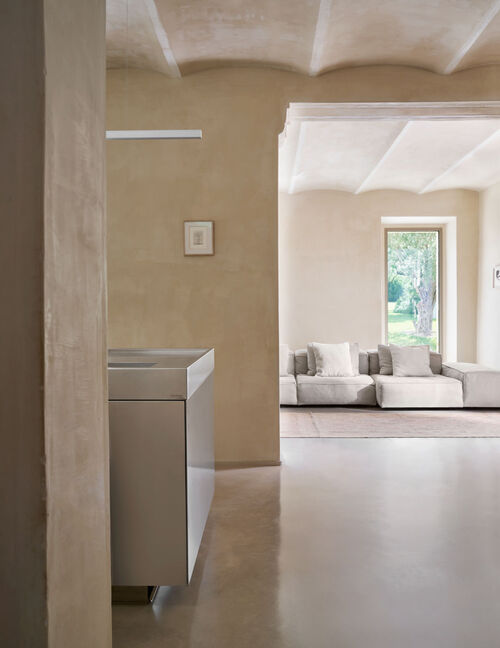 Lignum et Lapis arclinea kitchen at Centofinestre house