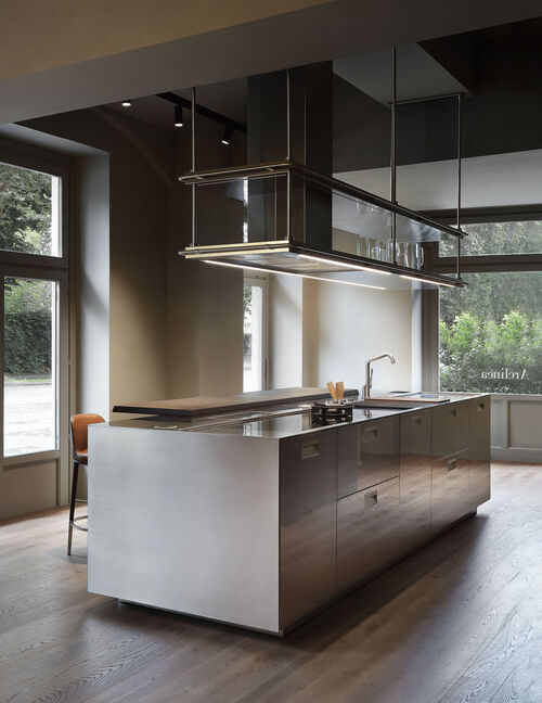 italia - stainless steel - era snack table - torino showroom kitchen Arclinea 11